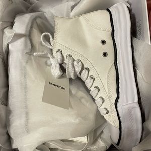 Maison Mihara Yasuhiro
high-top lace-up sneakers
FARFETCH ID 17661796
Size
40 IT